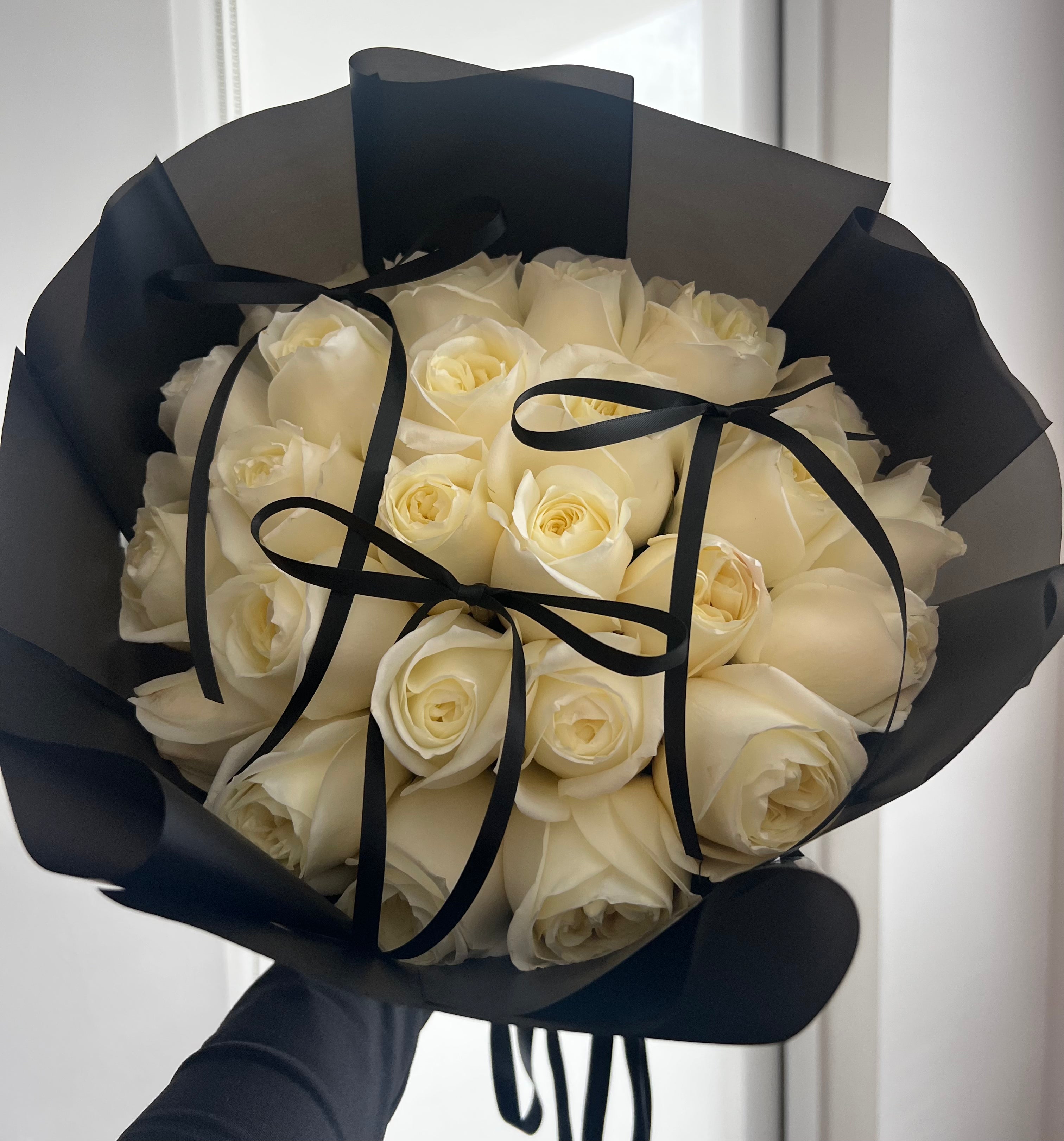 Roses - T & X Bouquet (Black wrapping)