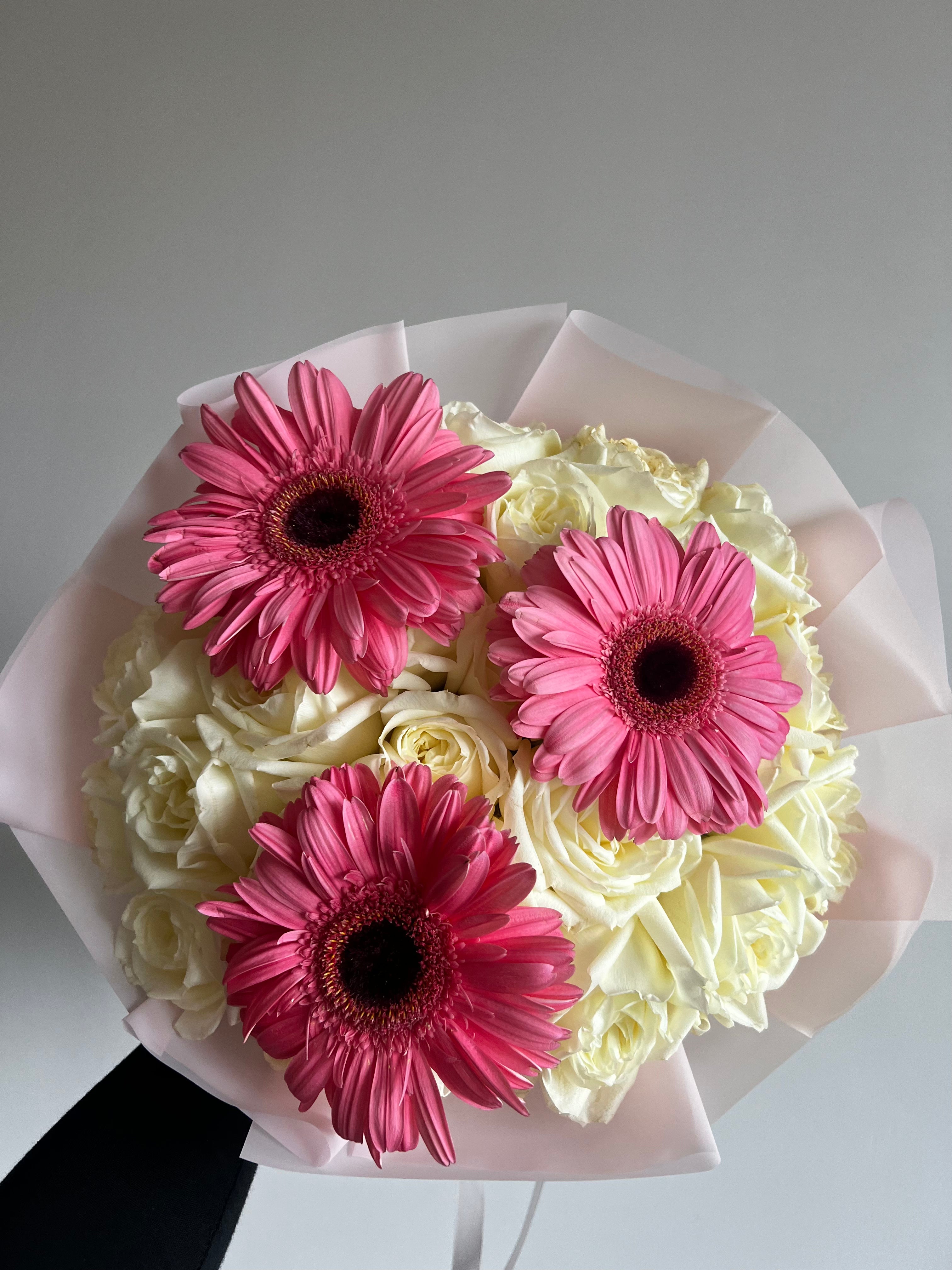Roses & Gerberas - 25 Roses