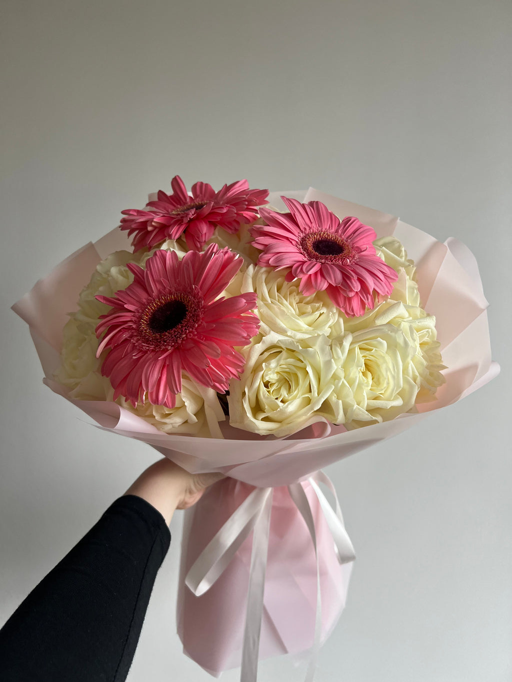 Roses & Gerberas - 25 Roses